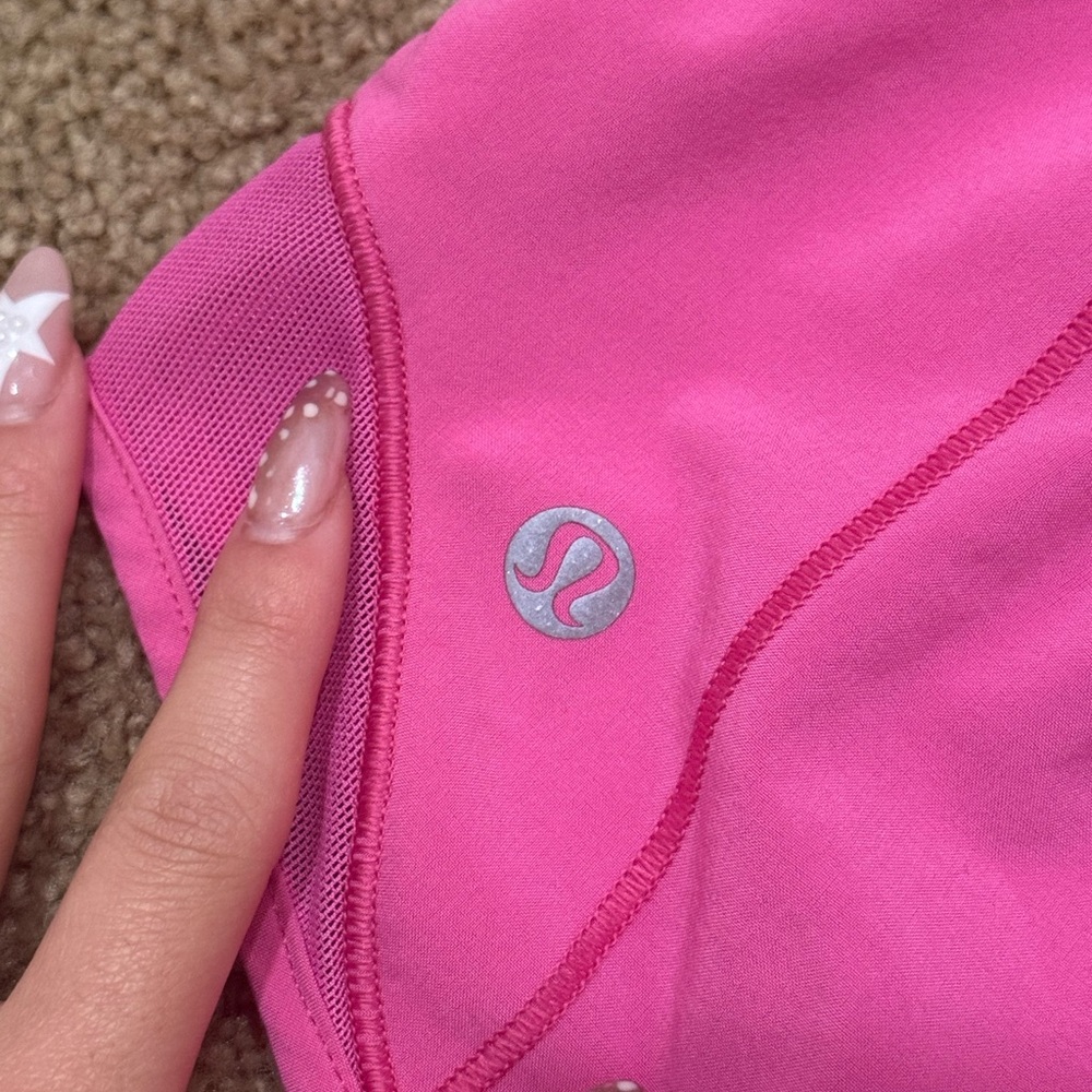 LULULEMON sonic pink hotty hot shorts 2.5